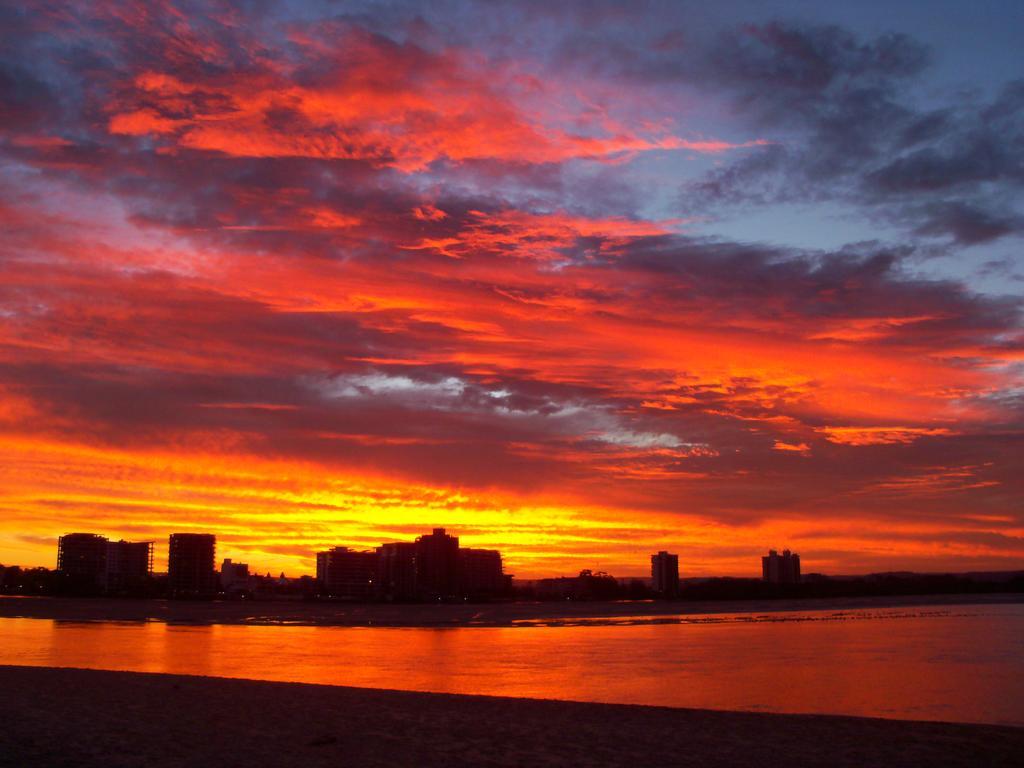Trafalgar Towers Maroochydore Bagian luar foto
